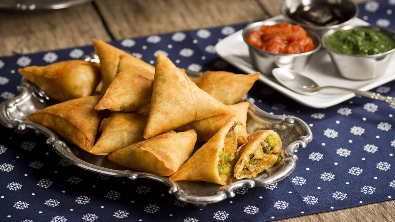 The Ultimate Samosa Recipe: A Crispy Delight with Potato and Green Peas